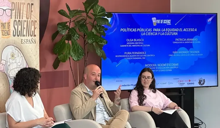 IVAN Andrade co modelo Burela de Ciencia