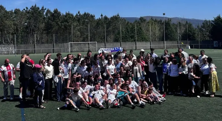 O SOneira SD celebrando o titulo da LigadaCOsta FEM no Cubaleiro