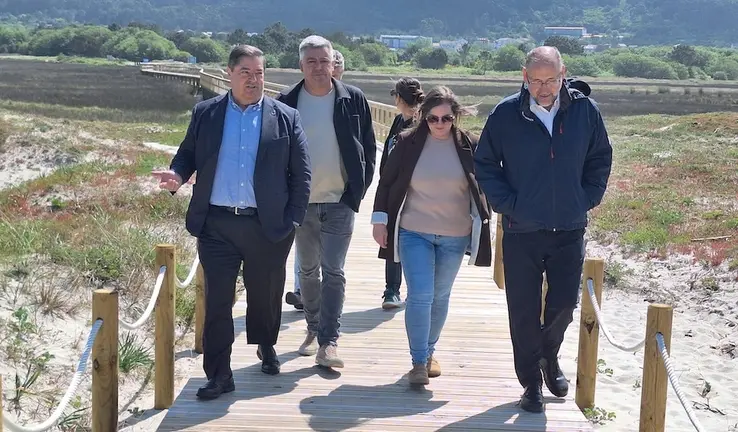Visita a praia de Carnota do subdelegado