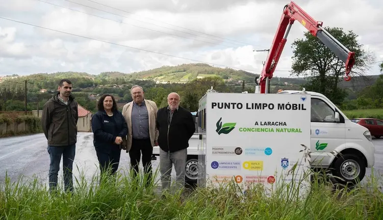 A Laracha.- A Coru&ntilde;a
A delegada territorial da Xunta na Coru&ntilde;a, Bel&eacute;n do Campo, visita o novo Punto Limpo M&oacute;bil adquirido con motivo das axudas a entidades locais para o financiamento de actuaci&oacute;ns en materia de residuos de competencia municipal.
04/05/2026
Foto: Moncho Fuentes / AGN A Coru&ntilde;a
