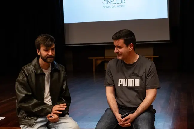 Pablo Alvarez e Juan Ignacio no Cineclub Costa da Morte de Corcubion.Foto-Rebeca Ayala