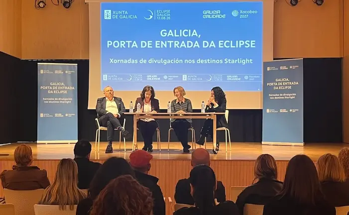 Mesa institucional na Xornada formativa practica sobre o eclipse da CMAT