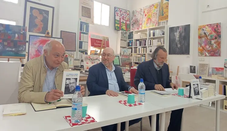 Rivadulla Corcon con Chisco Fernández Naval e Fernán Vello no Espiral Maior Foro