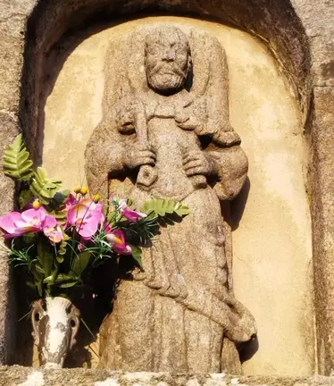 Imaxe de San Pedro, da fachada da capela de Ferrol (Rus