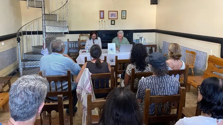 Charla no Casino de Corcubion
