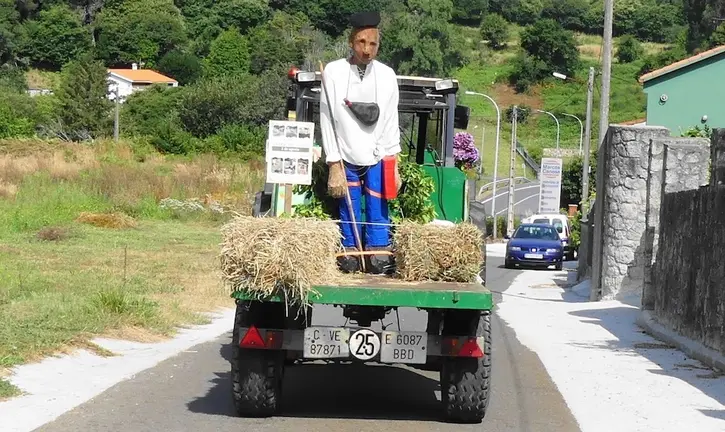 O Roquiño baixando pola Redonda Corcubion
