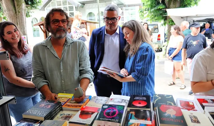 Xurxo Borrazas na Praza dos Libros de Carballo