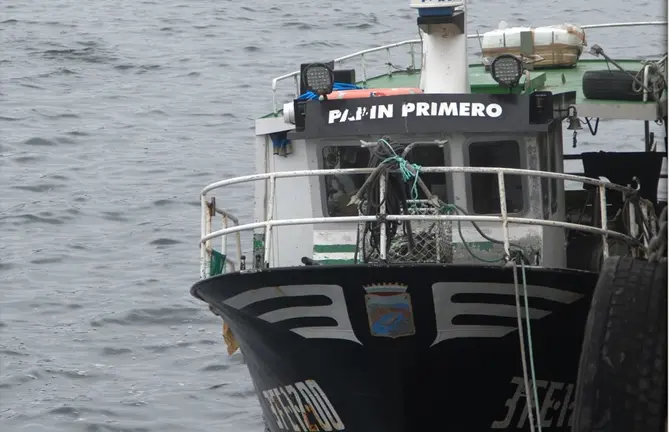 Imaxe do Papin Primero no porto de Fisterra-foto-Carlos Diaz