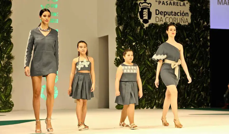 Desfile de María Campaña na Mostra do Encaixe