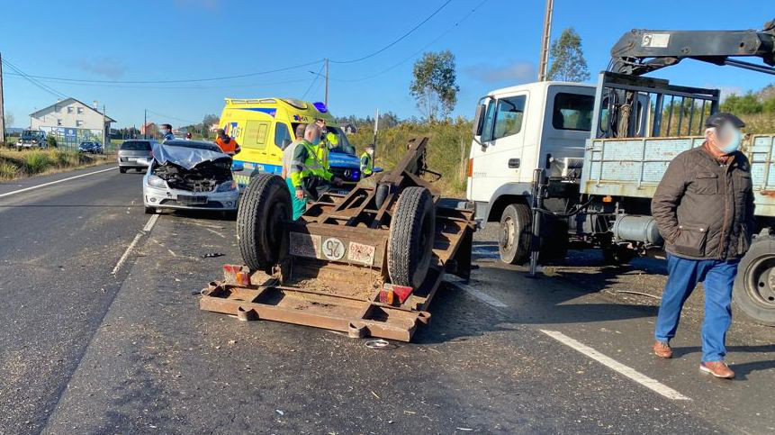 Accidente en Pazos Ponteceso cun tractor