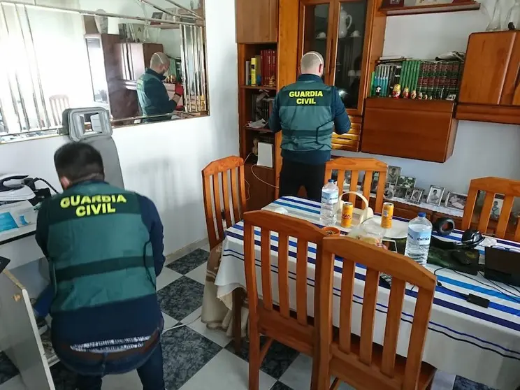 Operacion Volvoreta contra un punto de vendra de drogas en Fisterra 1