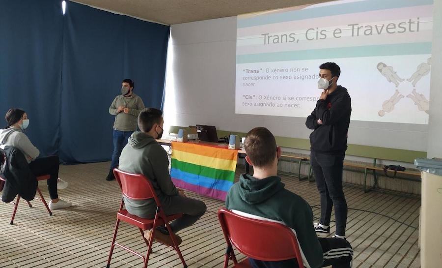Asociacion ALAS Coruna levando a realidade LGTBI ao IES Parga Pondal