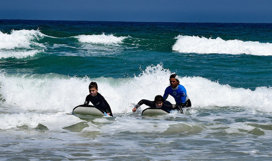Bautizo de mar do CEIP A Cristina Aprendendo Surf na Escola