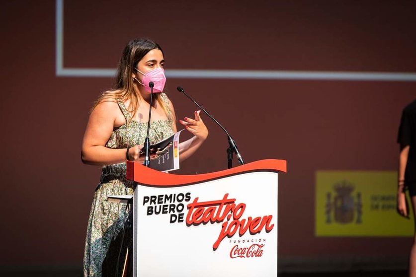Elisa Lema recibindo o Premio Buero Teatro Joven
