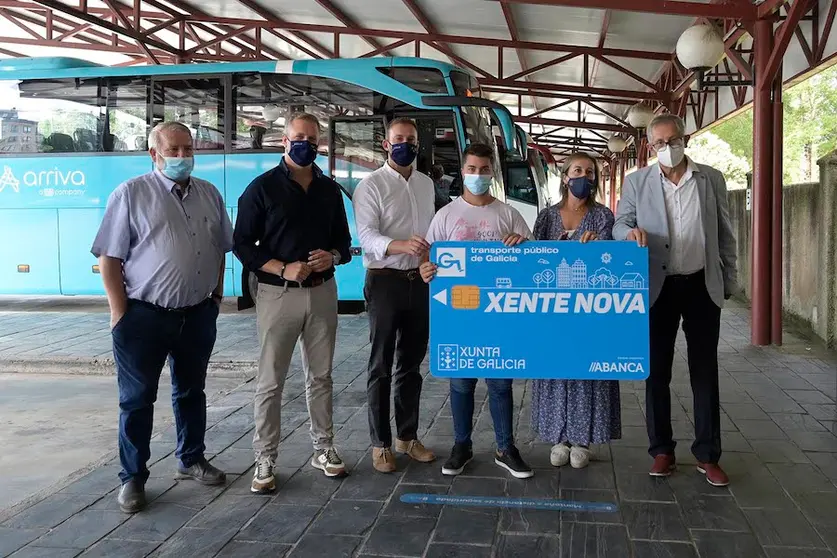 Carballo. A Coruña
A conselleira de Infraestruturas e Mobilidade, Ethel Vázquez, xunto co delegado territorial da Xunta na Coruña, Gonzalo Trenor, supervisa o funcionamento da tarxeta Xente Nova. Na estación de autobuses de Carballo
31/08/2021
Foto: Moncho Fuentes / AGN A Coruña