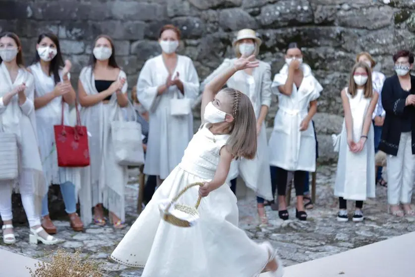 Desfile do Lino no Castelo de VimianzArtesanía en Vivo 5 copia
