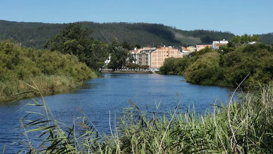 Zona do Rio anllons preto de Ponteceso