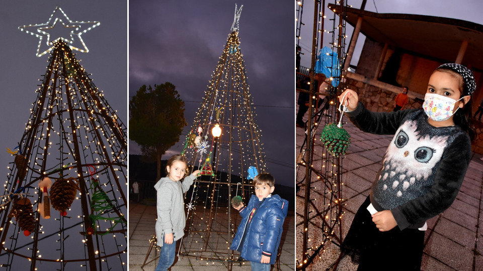 Fotos de Rafa Quintans da arbore de Nadal de Lires