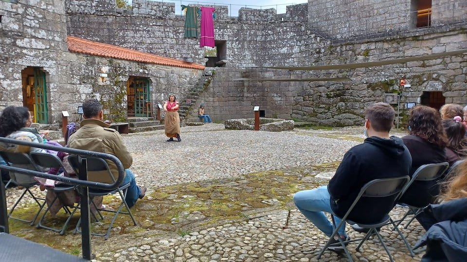 FOTO VIMIANZO- Comeza a programación de visitas guiadas para esta Semana Santa do Concello coas visitas ao Castelo (1)