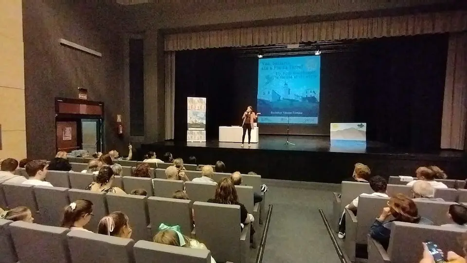 Foto presentación Voa, Saltarín en Cee 3 copia