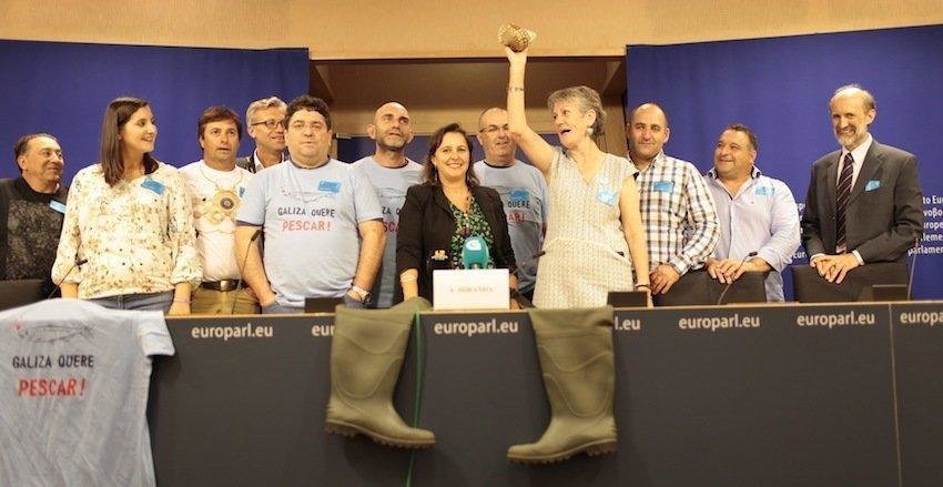 Delegacion da pesca artesanal galega e da Costa da Morte con Ana Miranda no Parlamento Europeo