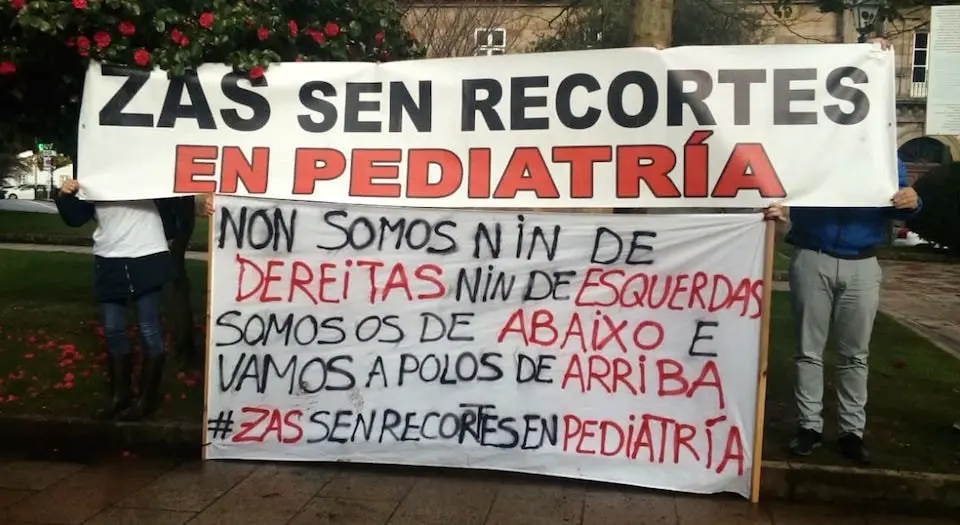 Pancarta de Zas sen recortes en pediatria