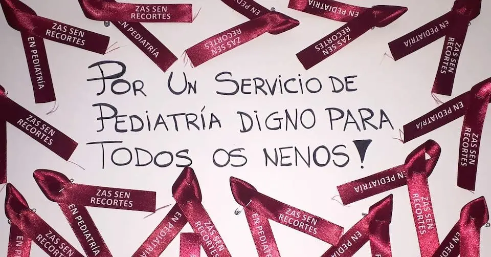 Lazos morados para a loita polo serviso de pediatria de zas