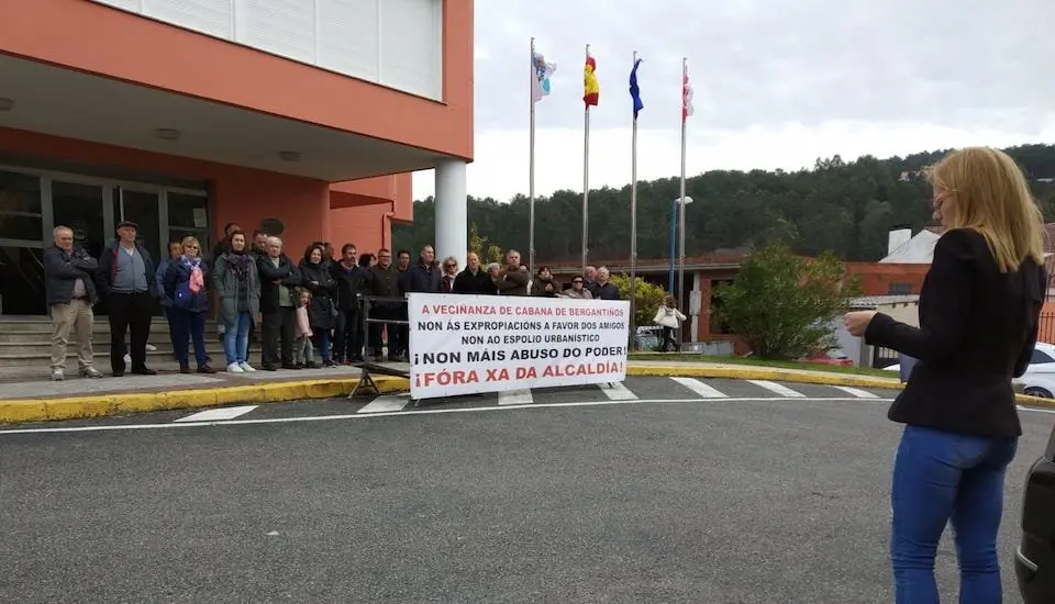 Lectura do manifesto dos vecinos de canduas afectados polas expropiacions