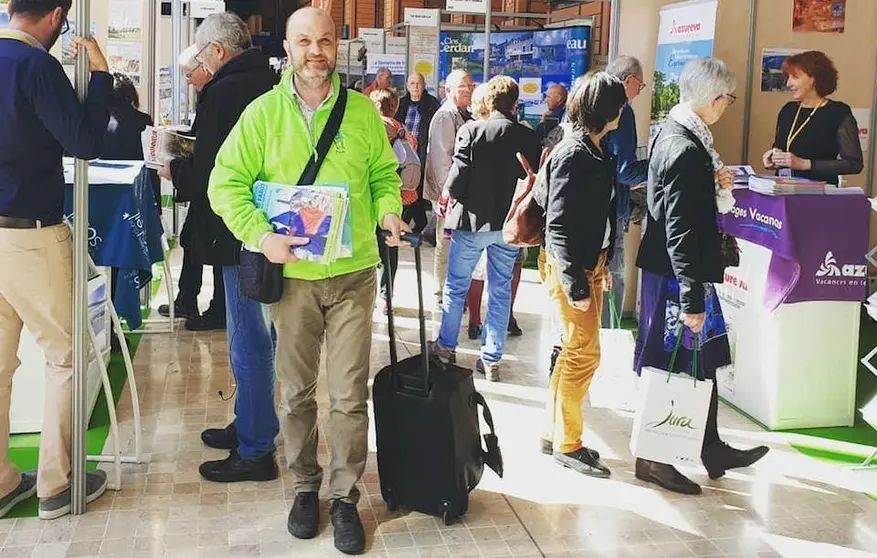 O traski Enrique Sampedro na feira de Radonneur co Camino dos Faros