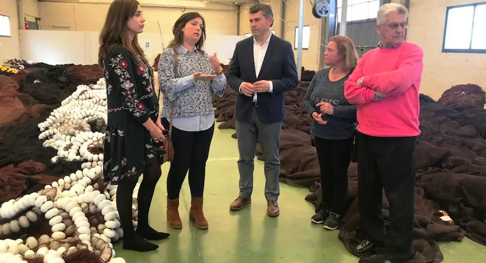 Visita da Xunta a Asociacion de Redeiras O Fieital de Malpica