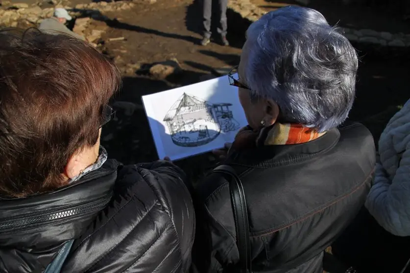 As participantes no Taller de Memoria de Vimianzo visitaron o Castro das Barreiras