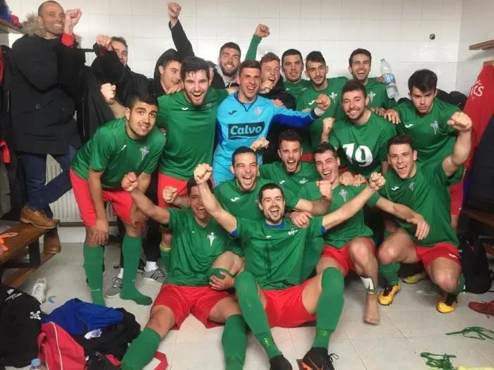 A Esteirana celebra a súa vitoria ante o Piloño.