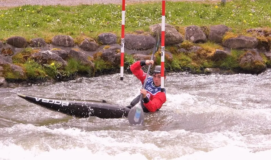 Iago Canosa na Copa Pirineiros en Pau co CDM Piraguismo Dumbria