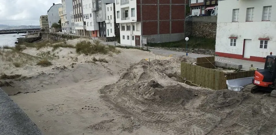 Obras na praia de Arnela de Corme