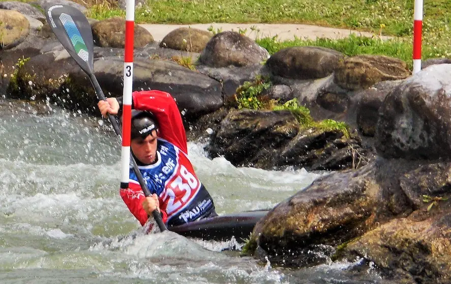 Iago Canosa do Piraguismo Dumbria na Copa Pirineus