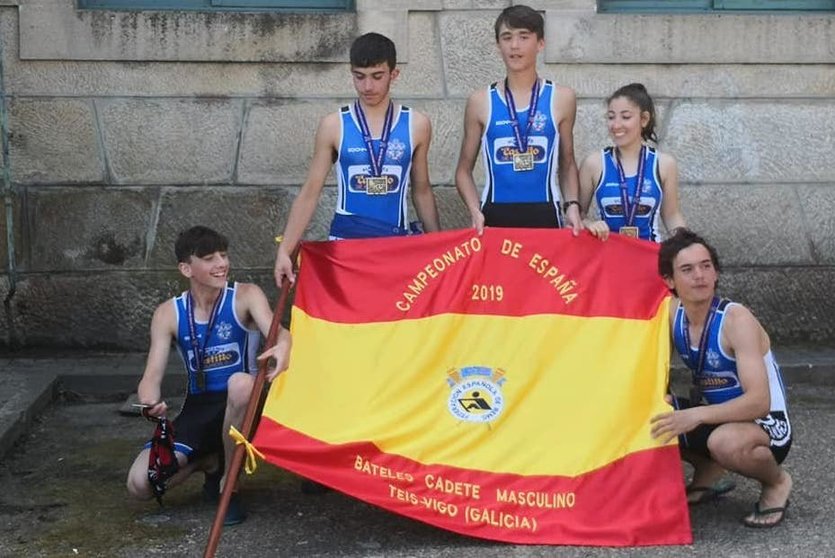 Os cadetes do Club de Remos Muros campion de Espana de Bateis