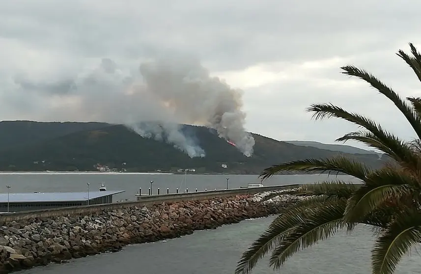 Incendio en Talon-Fisterra-Foto Mary Insua e Jose Insua