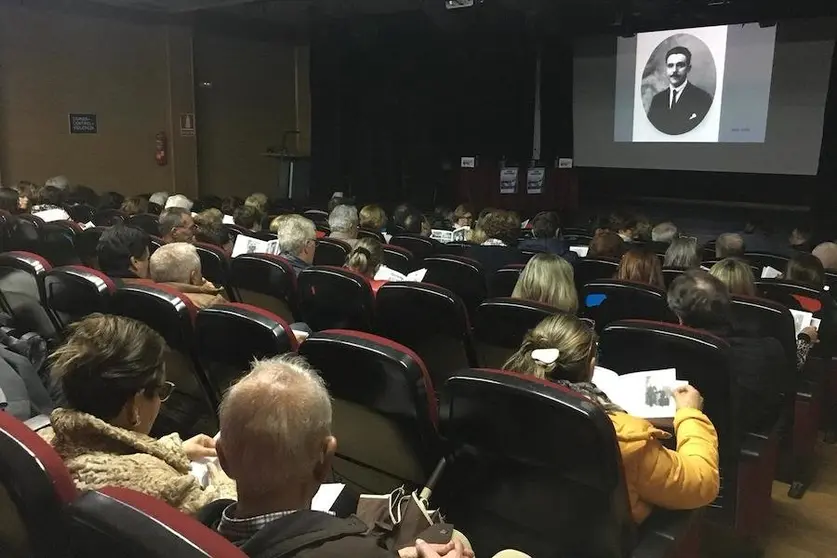 Presentacion do libro de Juan Malvarez en Muros