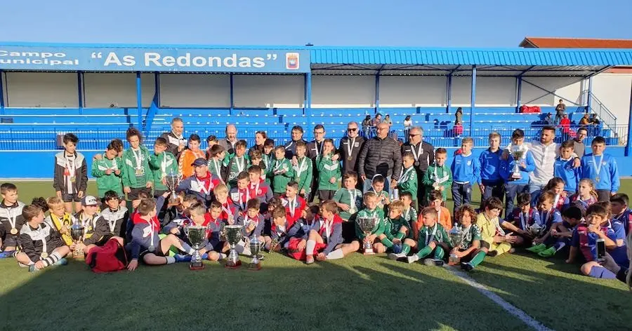 Foto de familia da Copa da Costa F8 nas Redondas