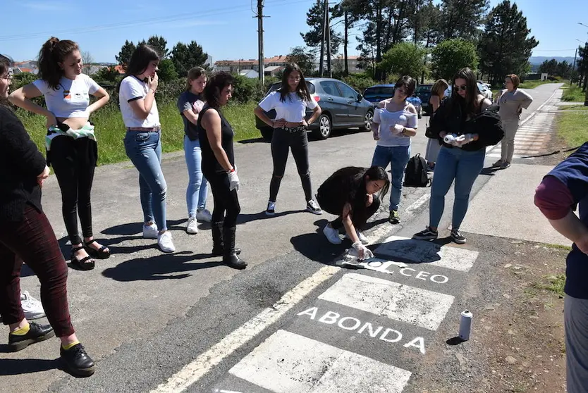 Pintando os pasos de peons no Ruar e Rir de Carballo