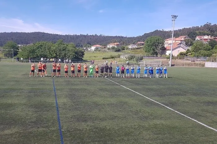 O Volantes de Baño superou ao Villestro para achegarse á Primeira Galicia. Foto: SD Villestro.