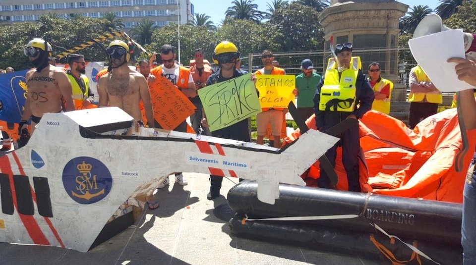 Concentracion dos traballadores en folga de Salvamento Maritimo na Coruna