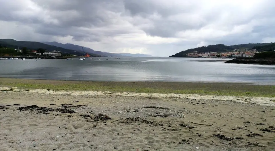 Praia da Concha de Cee unha das praias de calidade insuficiente da Costa da Morte