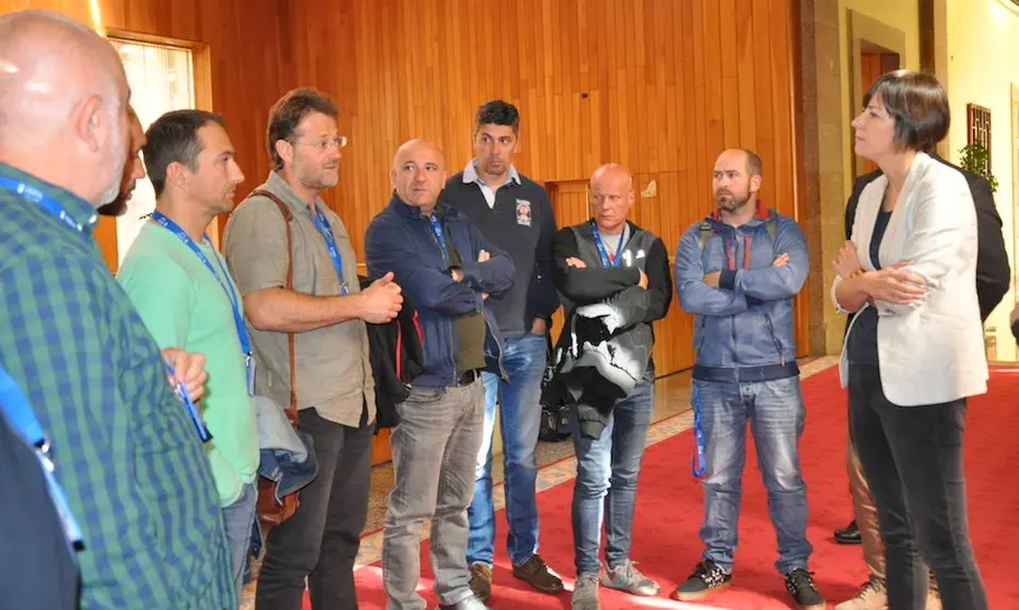 O Comite de Alcoa estivo no Pleno do Parlamento