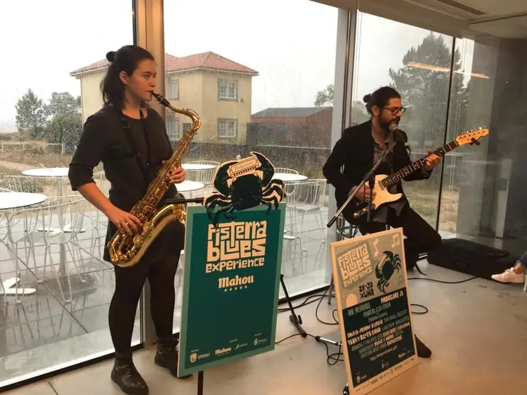 Lucia Oca e Javi Turnes na presentacion do Fisterra Blues Experience 2019