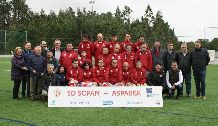 Foto de Luis Gonzalez do Sofan Aspaber na sua presentacion oficial