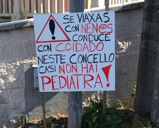 Pancarta de Zas sen recortes en pediatria