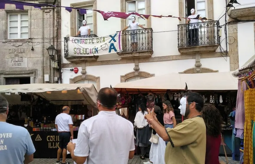 Performance de Boca de Sapo en Corcubion pola apertura do Centro de Dia 1