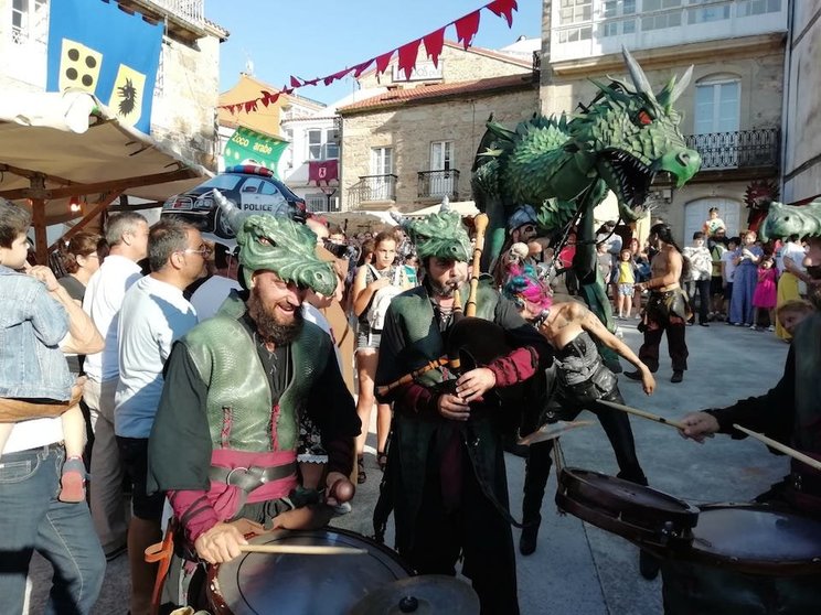 Musica e dragons no Mercado Medieval Costa da Morte de Corcubion 2019-Foto-Rafa Quintans
