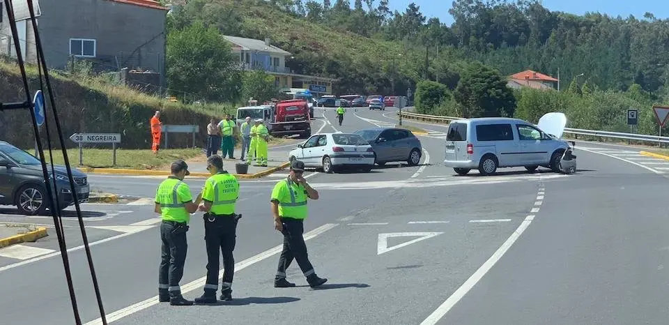 Novo accidente na AC552 en Berdoias-Vimianzo-Foto-Hector BUxan